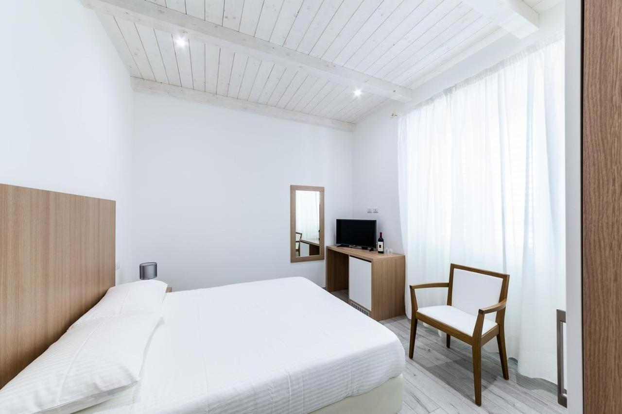 La Promenade Rooms & Suites Олбия Екстериор снимка