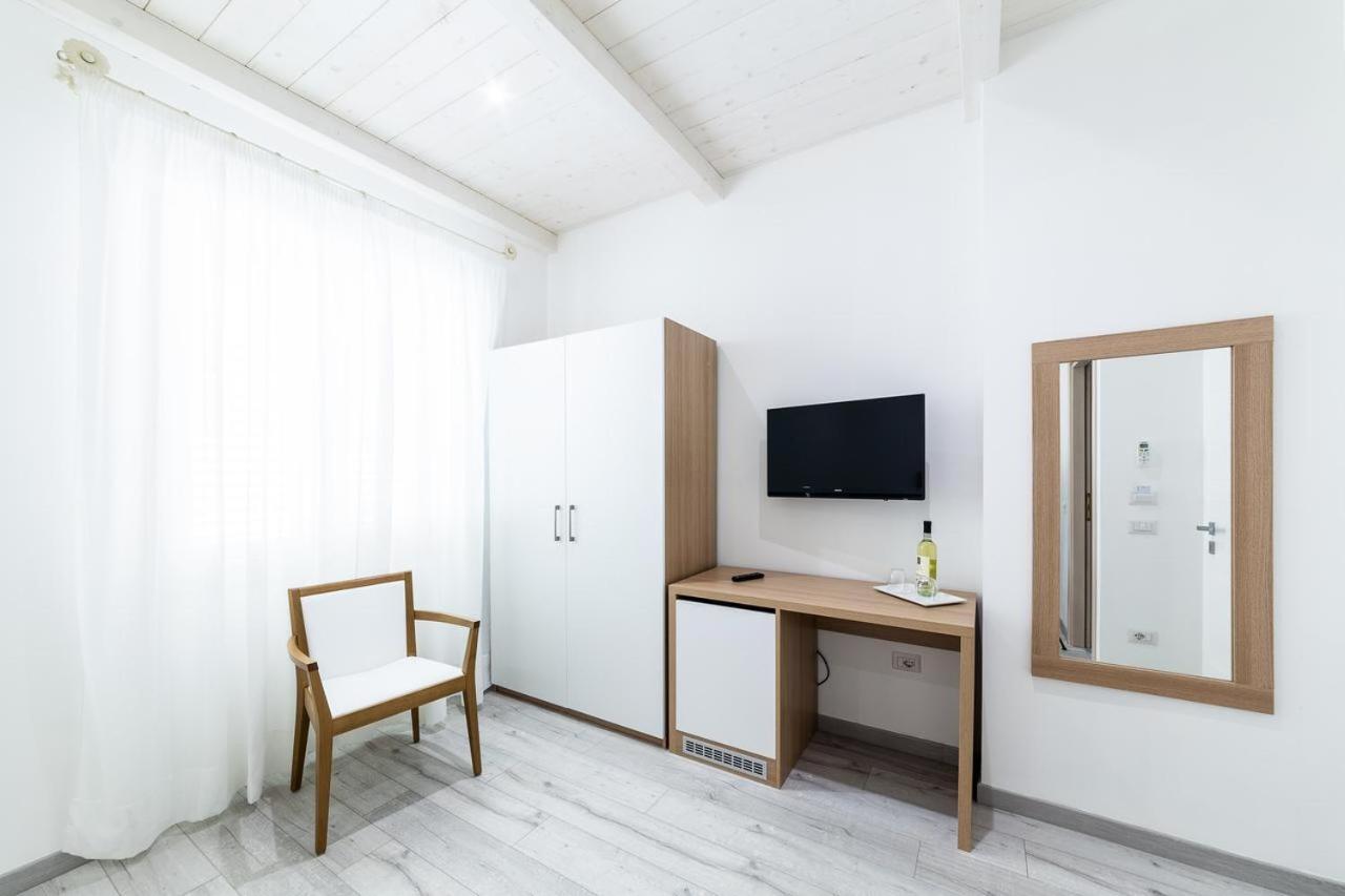 La Promenade Rooms & Suites Олбия Екстериор снимка